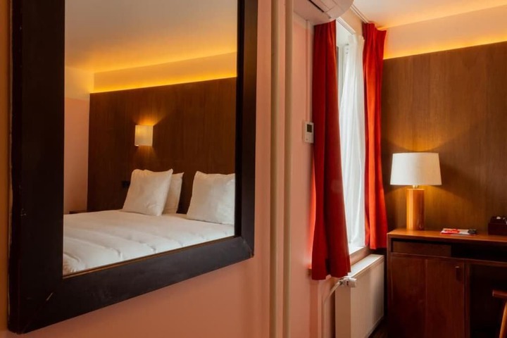 Room 33 of 71