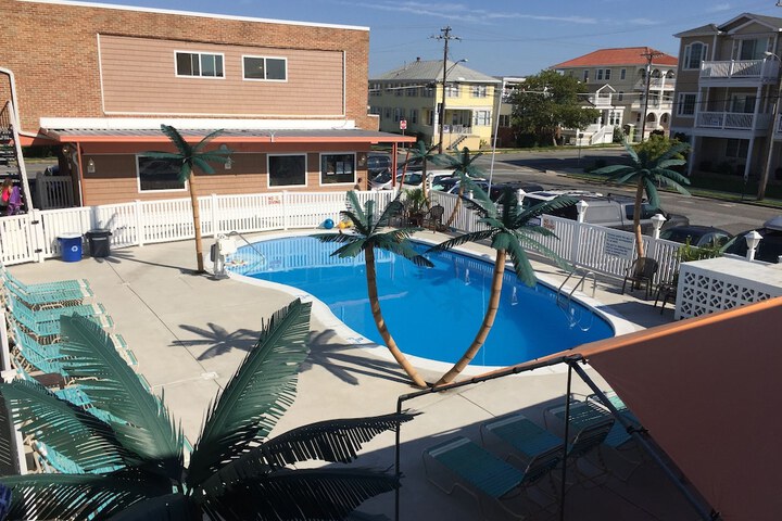 Pool 26 of 30