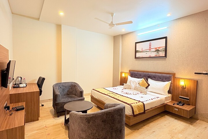 Room 7 of 16