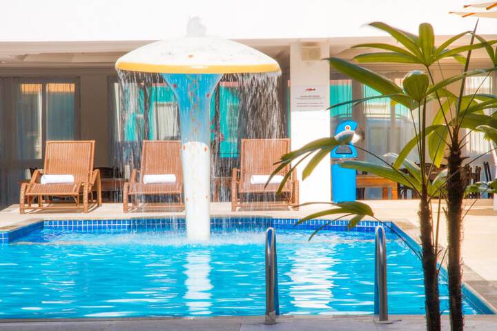 Hotel Pool