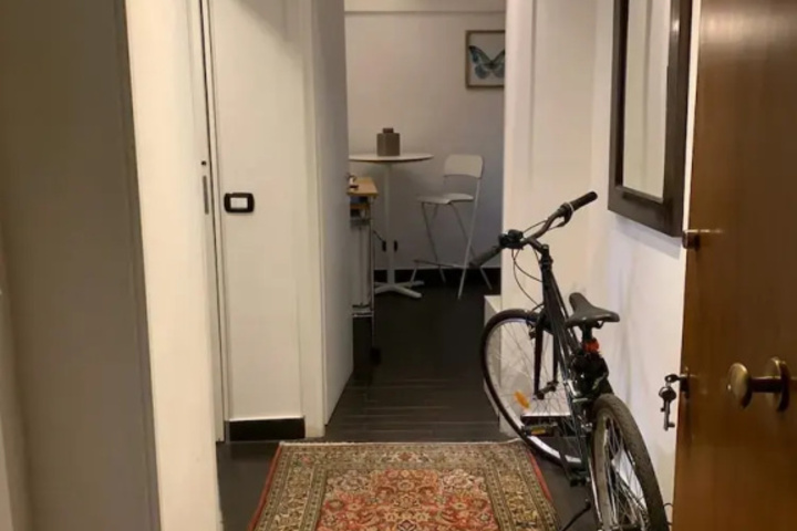 Room 6 of 8