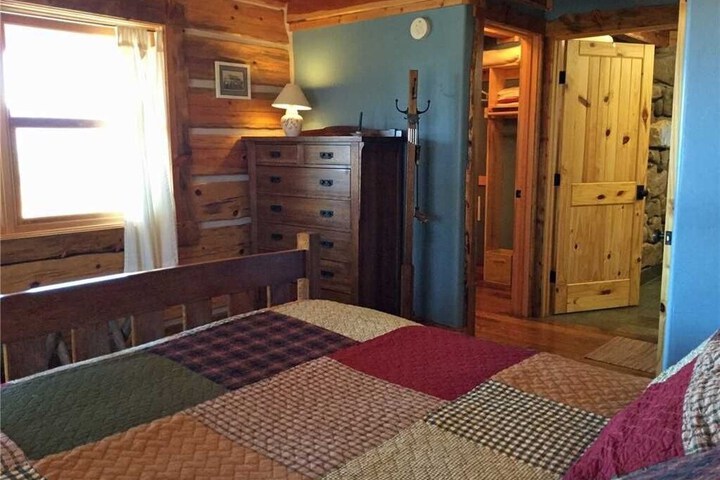 Room 2 of 6
