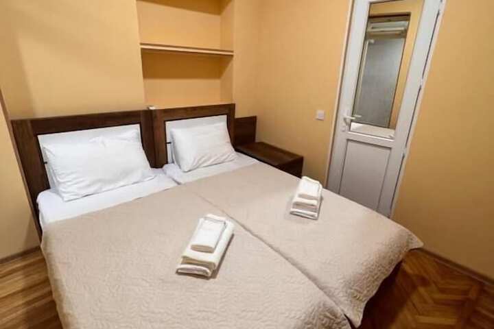 Room 3 of 9