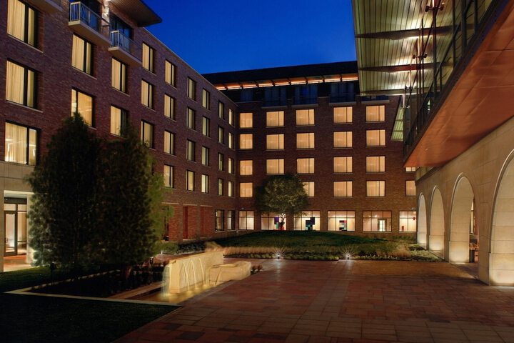 Hotel Exterior 48 of 54