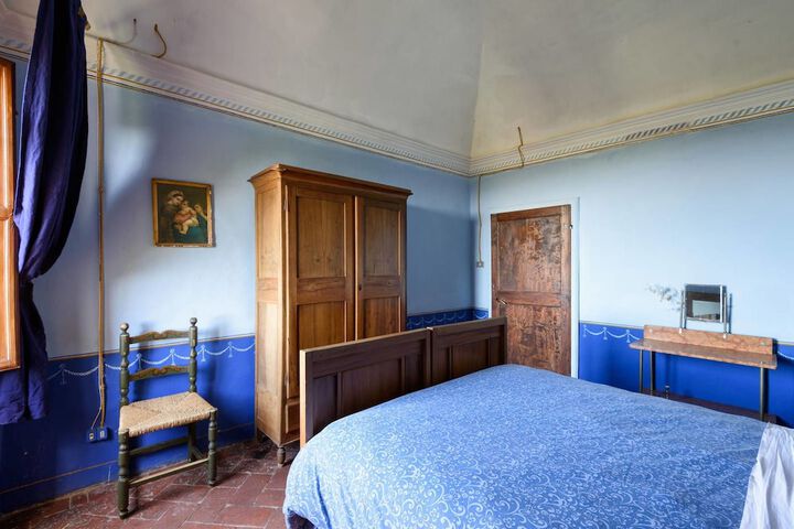 Room 13 of 22