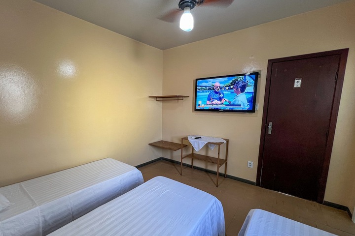 Room 12 of 32