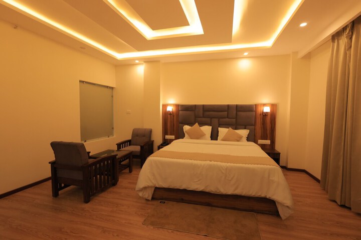 Room 12 of 17