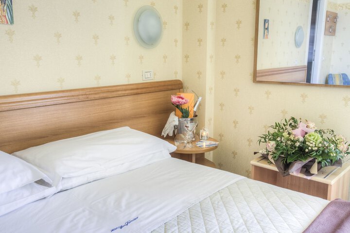 Room 7 of 70