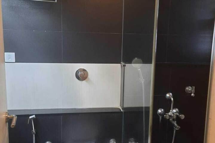 Room 9 of 12