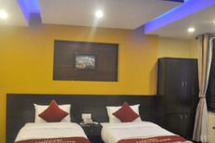 Room 9 of 34