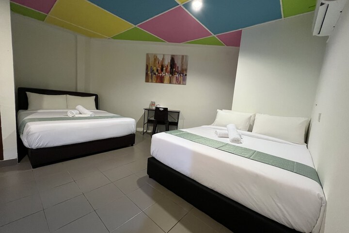 Room 6 of 12