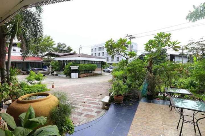Hotel Exterior 60 of 67