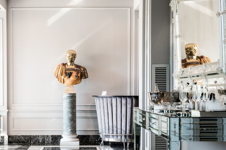 Hotel Interior 14 of 179