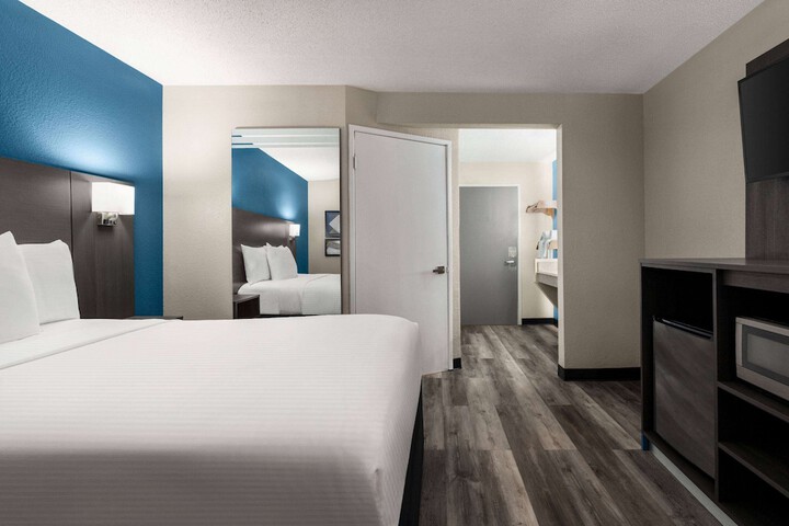1 Double Bed Mobility Hearing Impaired Accessible Room (11 of 11)