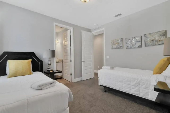 Room 6 of 21