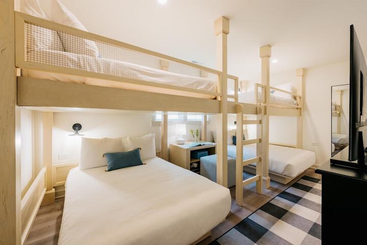 Room 102 of 194