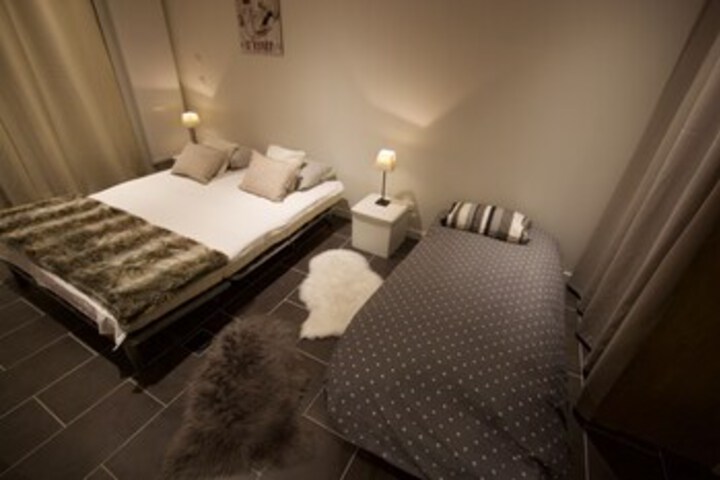 Room 6 of 63