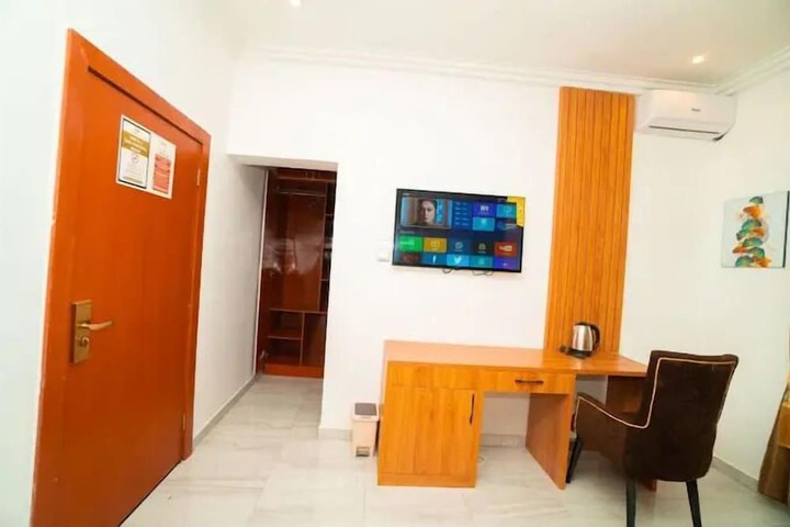 Room 4 of 19