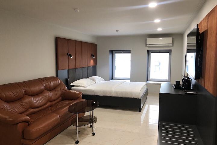 Room 42 of 100