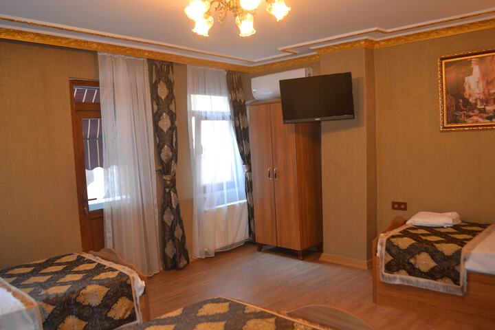 Room 12 of 31