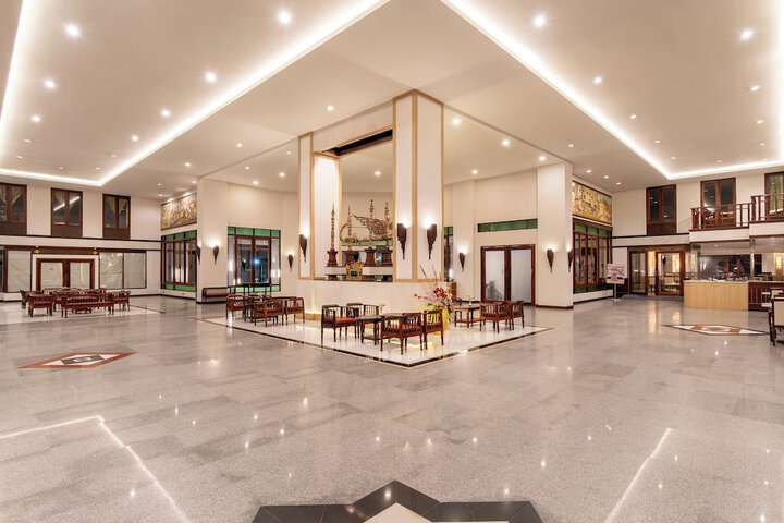 Entrance & Lobby