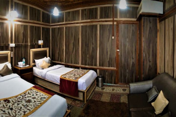 Room 9 of 36
