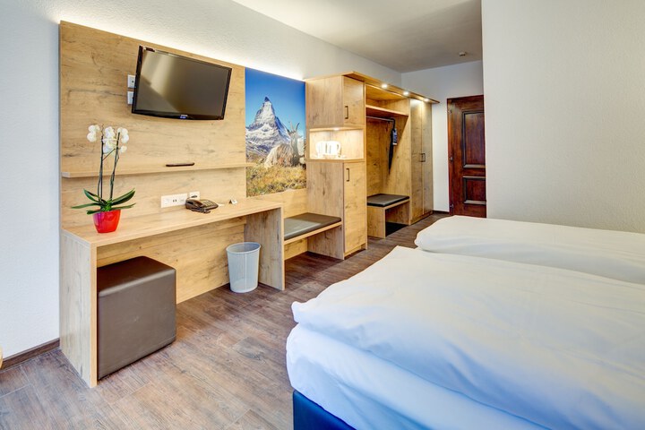 Room 9 of 71