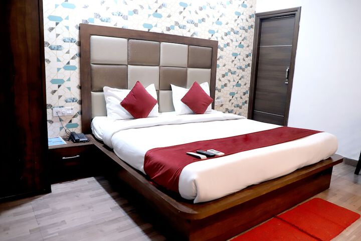 Room 9 of 26