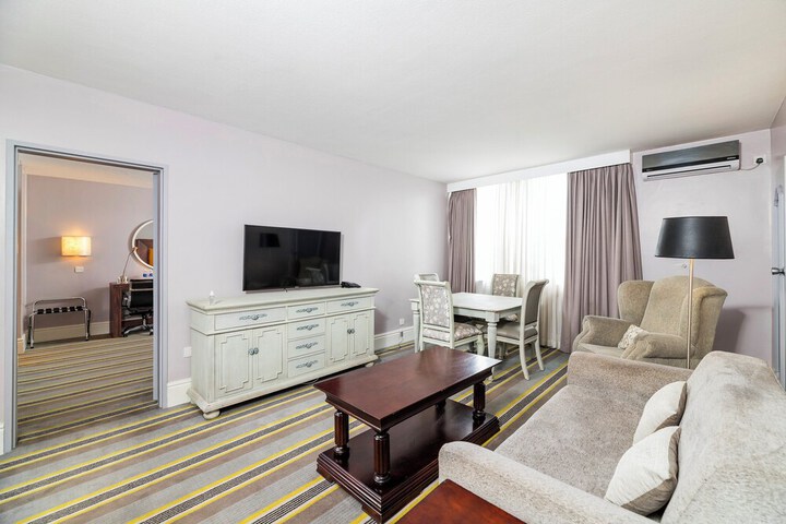 Room 25 of 104