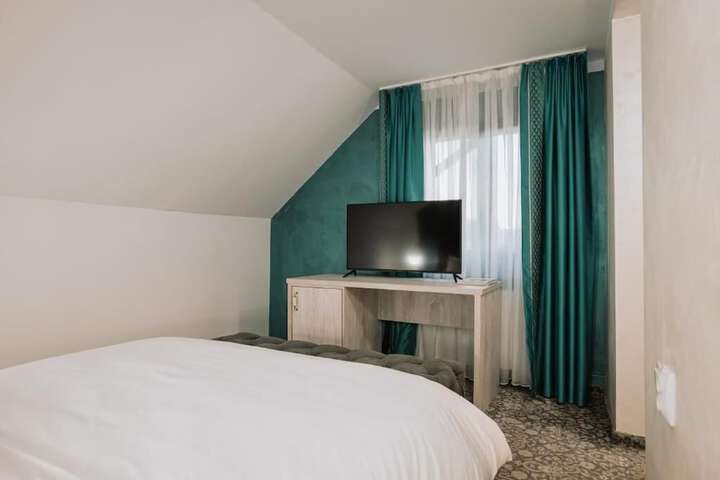 Room 17 of 42