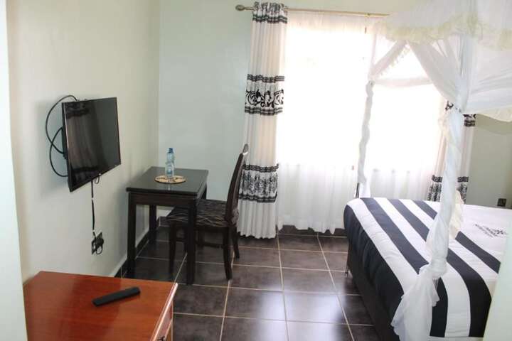 Room 13 of 30