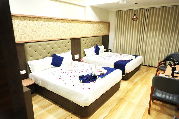 Room 4 of 7