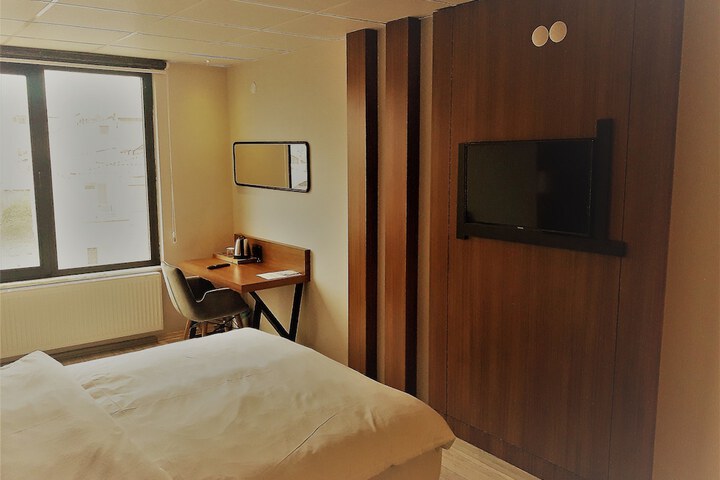 Room 9 of 20