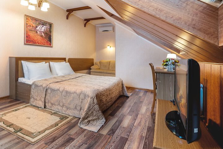 Room 6 of 63