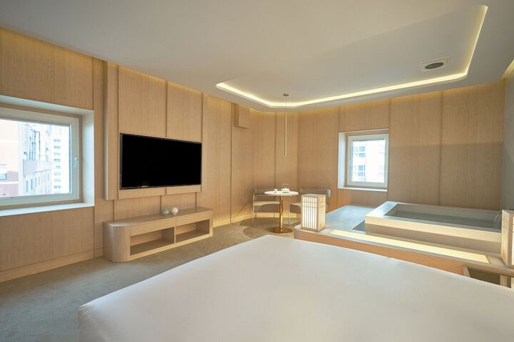 Room 28 of 142