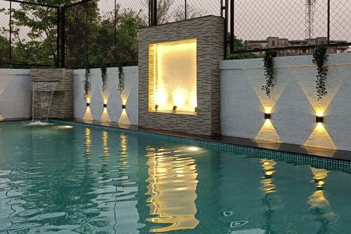Pool 12 of 15