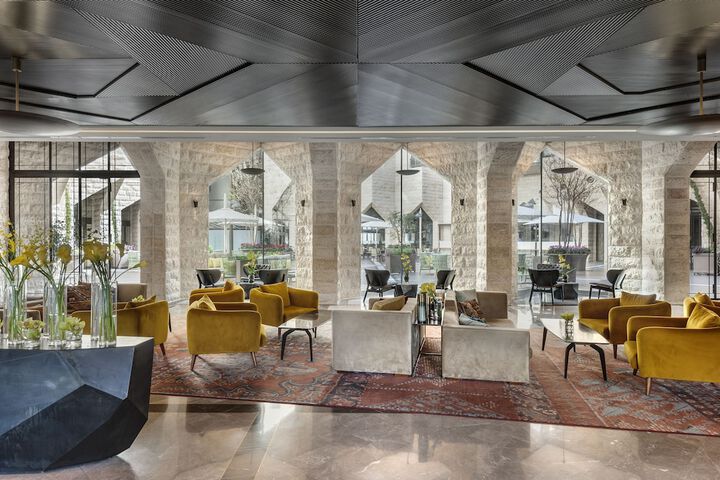 Entrance & Lobby