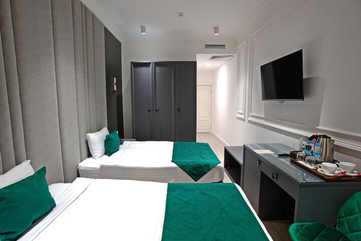 Room 10 of 37