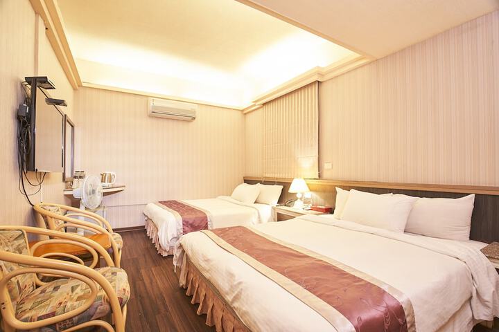 Room 32 of 47