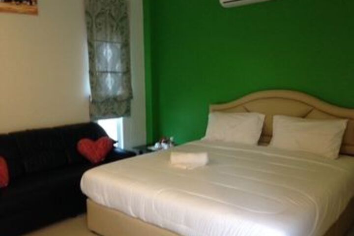 Room 12 of 16