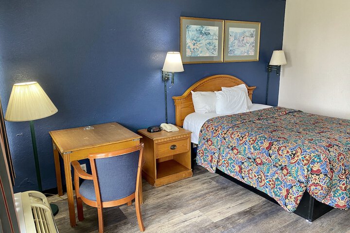 Room 11 of 69
