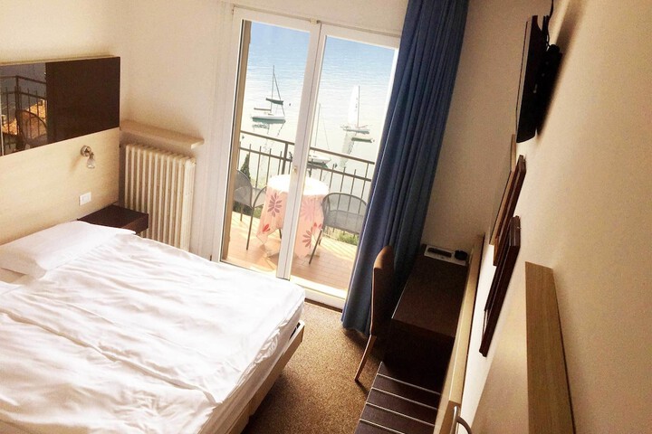 Room 7 of 32