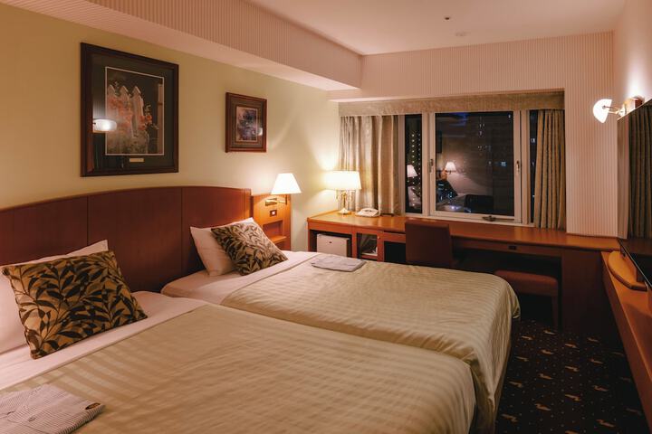 Room 21 of 107