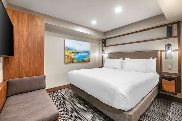 1 Bedroom 2 King Beds Sofa (7 of 16)