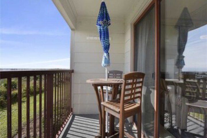 Image of Beach & Tennis Admirals Row 105 Ocean Front, 1 Bedroom, 2 Pools, Tennis