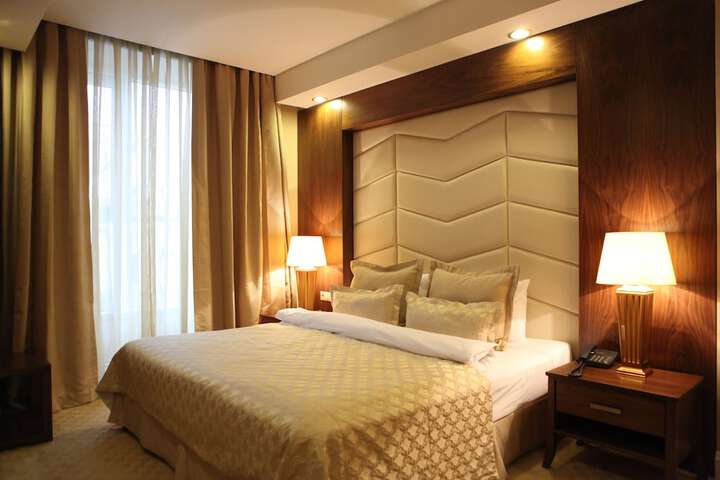 Room 9 of 37