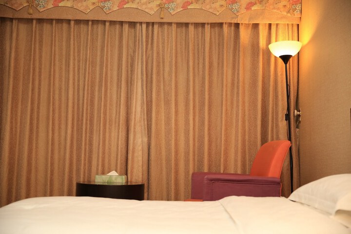 Room 12 of 25