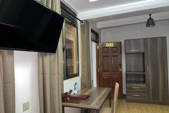 Room 7 of 18