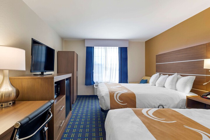 2 Queen Beds (2 of 19)