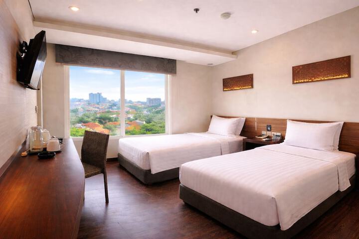 Room 4 of 33